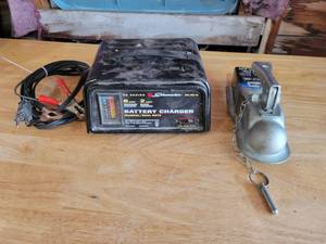 lot 211 image: Schumacher 6A 6V12V Battery Charger and New 1-78 Hitch Coupler