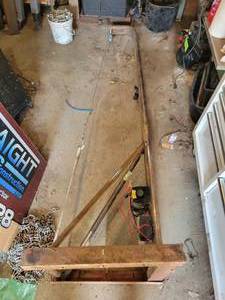 lot 14 image: Homemade Floor Mount Deer Hanging Stand with 12vdc Winch - NO SHIPPING