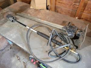 lot 230 image: Propane Weed Burner and Bumper Jack - NO SHIPPING