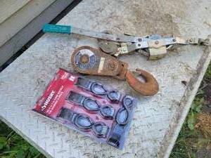 lot 251 image: New 4-Pack 10 HUSKY Cam Buckle Straps, Come-A-Long and Snatch Block - NO SHIPPING