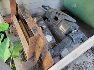 lot 254 image: Draw-Tit Pro 15000 Fifth Wheel Hitch and More - NO SHIPPING