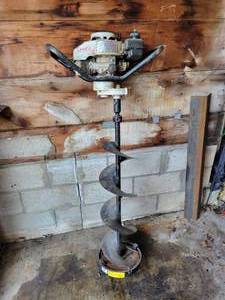 lot 16 image: JIFFY 10 Gas Ice Auger - NO SHIPPING