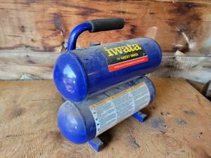 lot 26 image: CH 2-Gallon Air Compressor - Tested and Builds Pressure - Model FP199500 - NO SHIPPING
