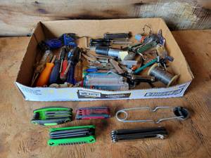 lot 35 image: Large Lot of Assorted Hand Tools - Eklind, Kobalt and More