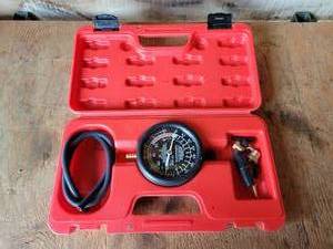 lot 45 image: KUNTEC Fuel Pressure Gauge in Case