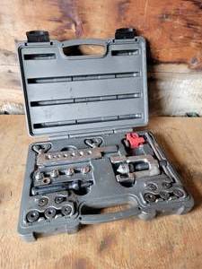 lot 50 image: MAC Tools Combination Flaring Tool Kit - Model No. FS242