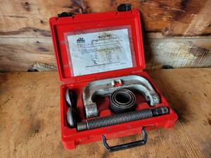 lot 51 image: MAC Tools Ball JointU-Joint Press Tool Kit - Model No. BJ7025M