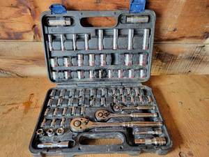 lot 77 image: QUINN 14, 38 & 12 Socket Wrench and Socket Set