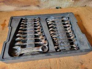 lot 83 image: Gearwrench Stubby Combination wrench Set - Metric and Standard - sizes from 1516 to 38 and 19mm to 10mm