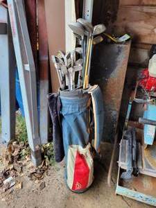 lot 128 image: Assorted RH Golf Clubs and Bag - NO SHIPPING