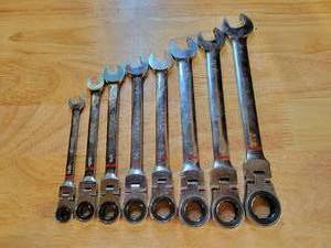 lot 132 image: KOBALT Ratcheting Flex Head Standard Combination Wrenches - Sizes from 34 to 516