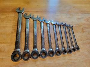 lot 133 image: HUSKY Ratcheting Standard Combination Wrenches - Sizes from 1316 to 14