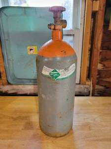 lot 140 image: Compressed Nitrogen Bottle - NO SHIPPING