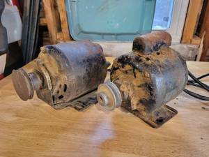 lot 152 image: (2) 115V Electric Motors - One runs, other just hums - NO SHIPPING