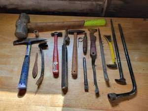 lot 171 image: Lot of Assorted Hammers and Pry Bars