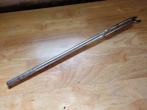 lot 172 image: NEW BRITAIN FORD Flathead V-8 Valve Lifter Bar - Model No. F-150