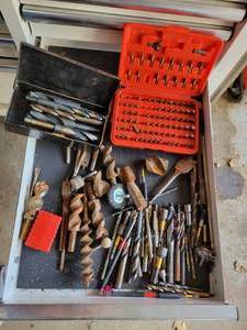 lot 189 image: Large Lot of Drill Bits and 14 Hex Bits
