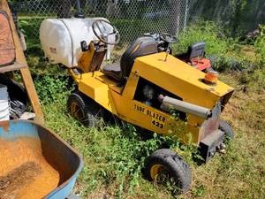 lot 8 image: HOWARD PRICE TURF EQUIPMENT Turf Blazer 422 - Model TB422-4