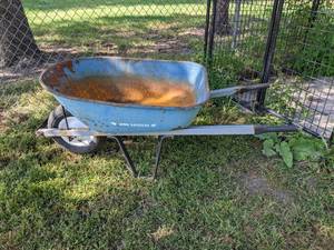 lot 242 image: TrueTemper Wheelbarrow