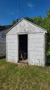 OFFSITE Solidly built tool shed in great condition