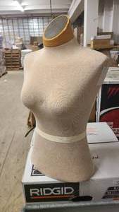 Feminine garment mannequin