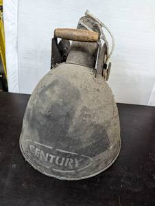 lot 12 image: Old Spotlight
