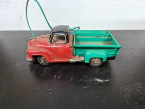 lot 15 image: Old RC Car