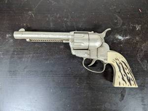 lot 18 image: Cap Gun