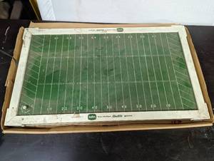lot 29 image: Electric Football Game