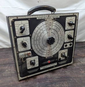 lot 42 image: Precision Signal Generator