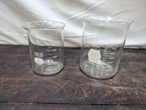 lot 52 image: Beaker Flasks