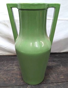 lot 71 image: Red Wing Vase