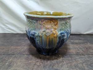 lot 72 image: Ceramic Pot