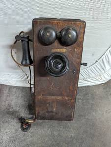 lot 101 image: Western Electric Telephone
