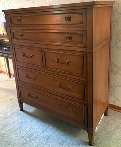 lot 13 image: Vintage Mid Century Modern Drexel 5 Drawer Dresser