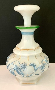 lot 132 image: Trio of Vintage Perfume Bottles