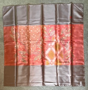 lot 143 image: Artisan made Scarf by Art Chief