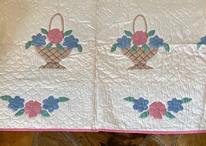 lot 164 image: Floral Basket Motif Quilt