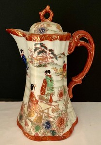 lot 175 image: Vintage Asian Tea Pot and 4 Petite Cups