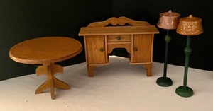 lot 180 image: Vintage Doll House Furniture