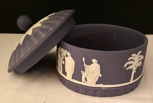 lot 188 image: Wedgewood Portland Blue Jasperware Trinket Box