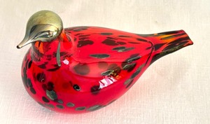 lot 3 image: iittala Toikka Ruby Bird
