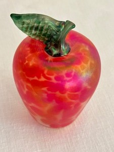 lot 33 image: Artisan Hand Blown Glass Apple Shaped Paperweight