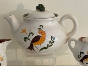 lot 51 image: Vintage Stangl Pottery Pieces