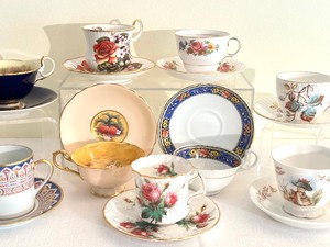 lot 70 image: Variety of Vintage Teacups and Saucers including Aynsley and Royal Albert Teacups and Saucers