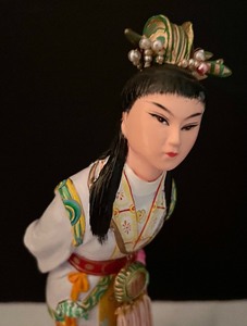 lot 190 image: Trio of Beautiful Asian Figurines