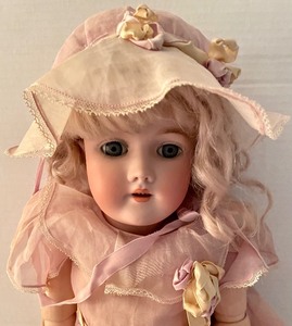 lot 193 image: Variety of Vintage Dolls, Doll Bed and Afghan