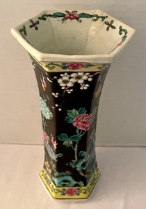 lot 197 image: Asian Style Vase