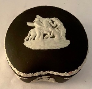 lot 199 image: Wedgewood Black Jasperware Trinket Box