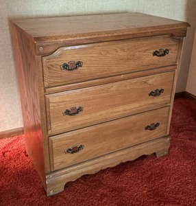 lot 221 image: Petite Vintage 3 Drawer Dresser